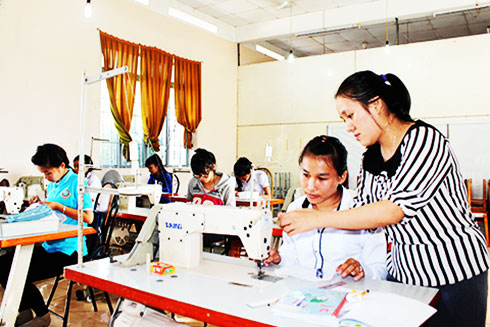 Doanh nghiệp sử dụng lao động Phải đào tạo lại tay nghề