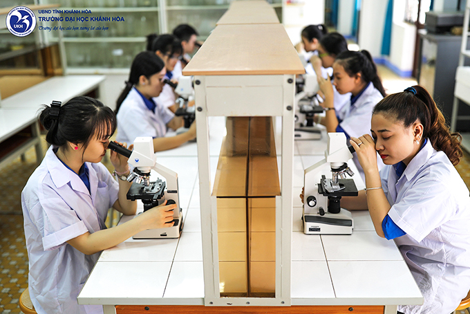 Ngành Hóa học và Sinh học Nhiều cơ hội việc làm