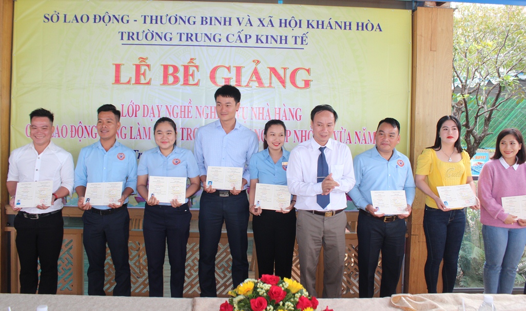 Trao chứng chỉ nghề cho 32 người lao động